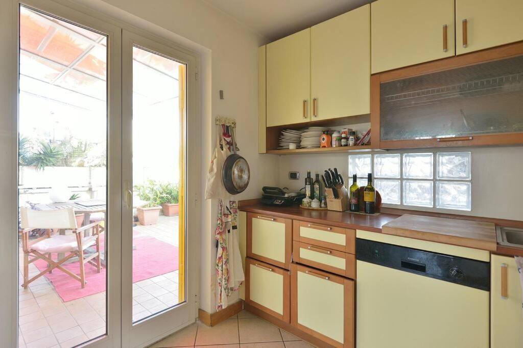 Appartement Super Sunny Penthouse With Terrace à Rome Extérieur photo