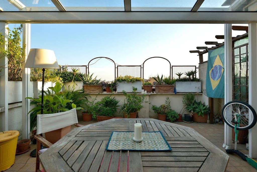 Appartement Super Sunny Penthouse With Terrace à Rome Extérieur photo
